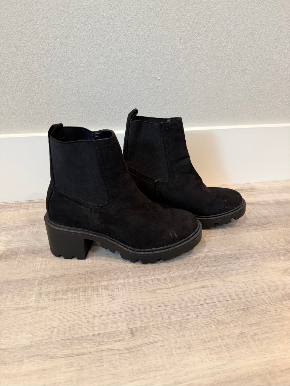 TOPSHOP Black Suede Betsey Platform Chelsea Boot size 37 (6.5-7)